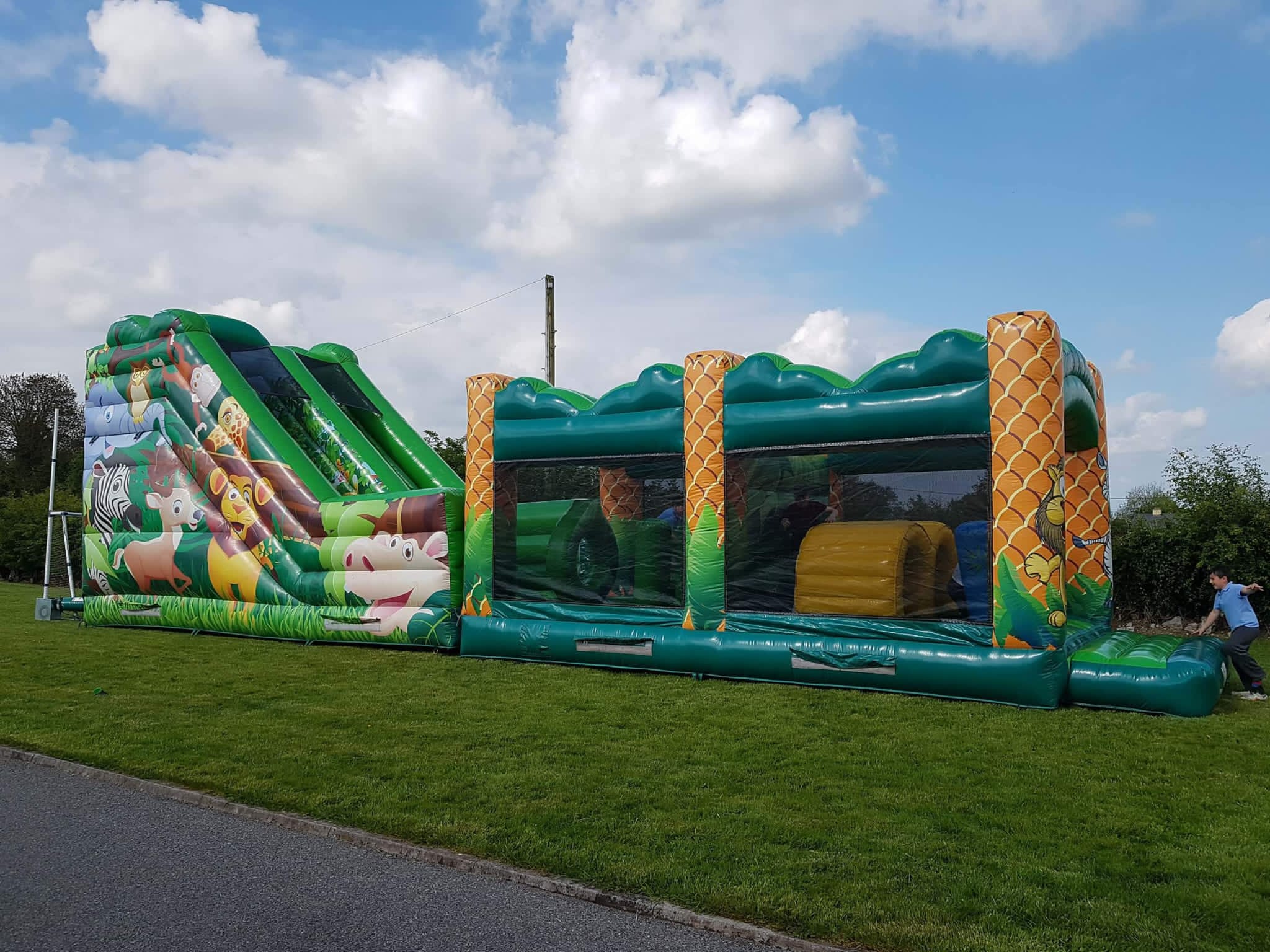 jungle adventure run,,bouncy castle Kerry, kerry bouncy castle hire, Killarney bouncy castles, Dingle bouncy castles,Tralee bouncy castles castlemaine bouncy castles,