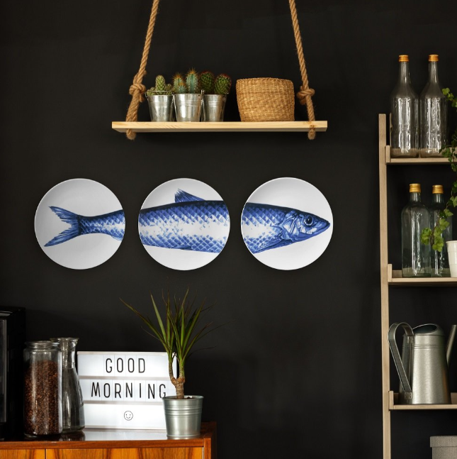 Delfts blauwe vis, set van drie porseleinen wandborden