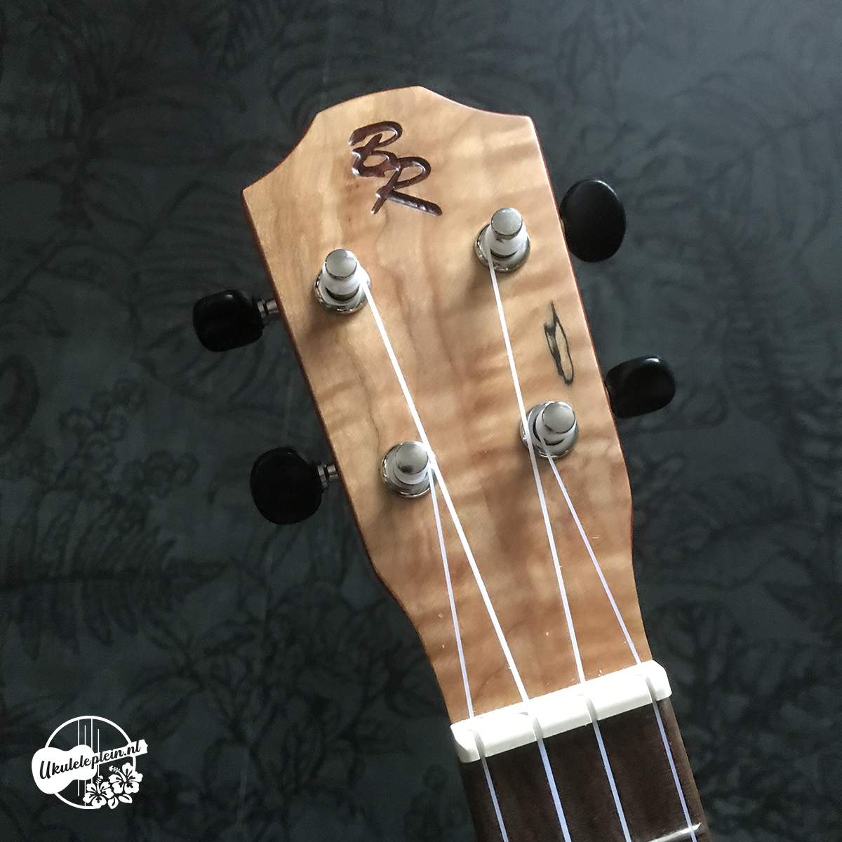 Baton rouge UR 71T redwood lage g ukulele