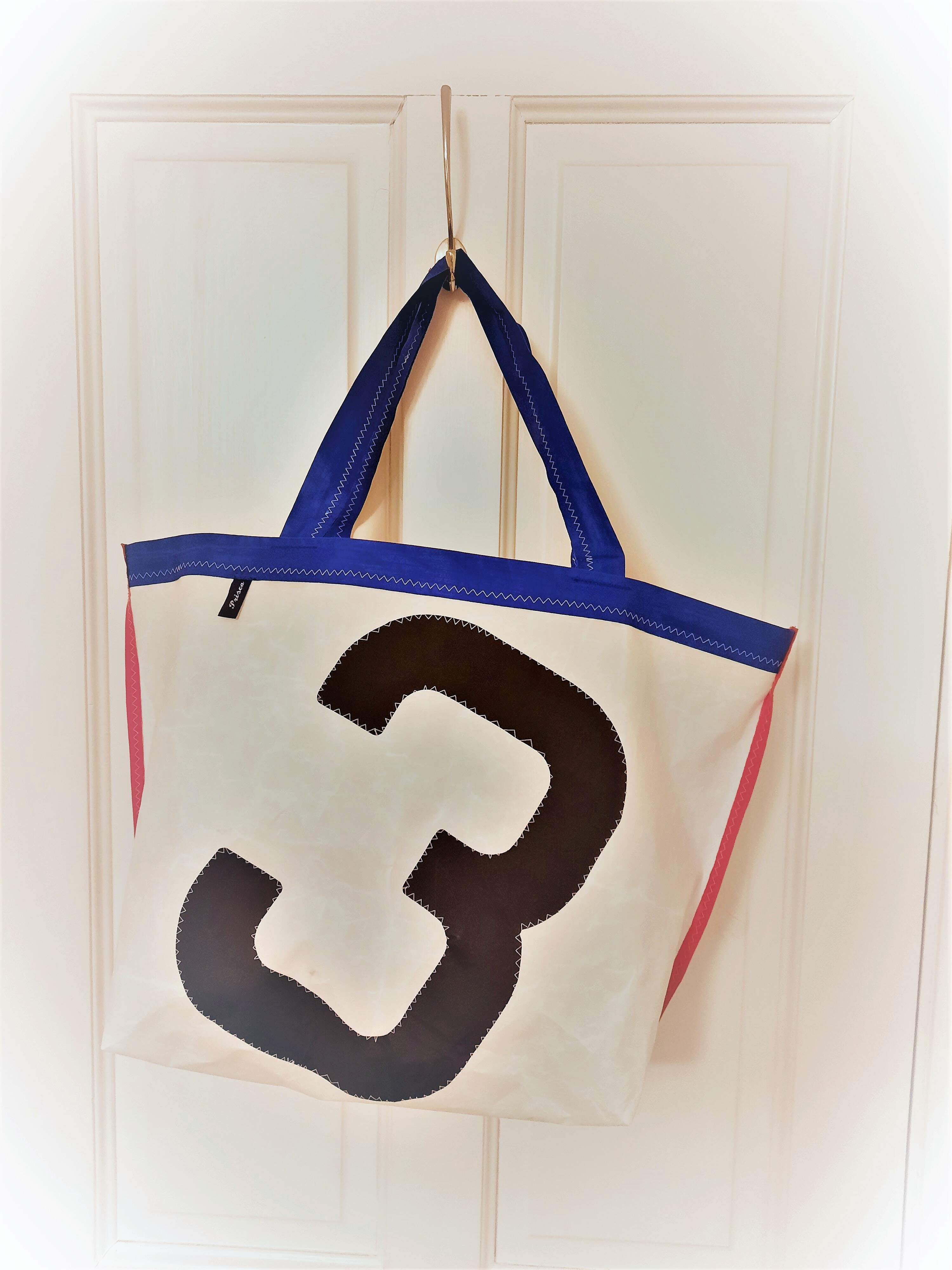 Example of a standard tote bag with a numeral