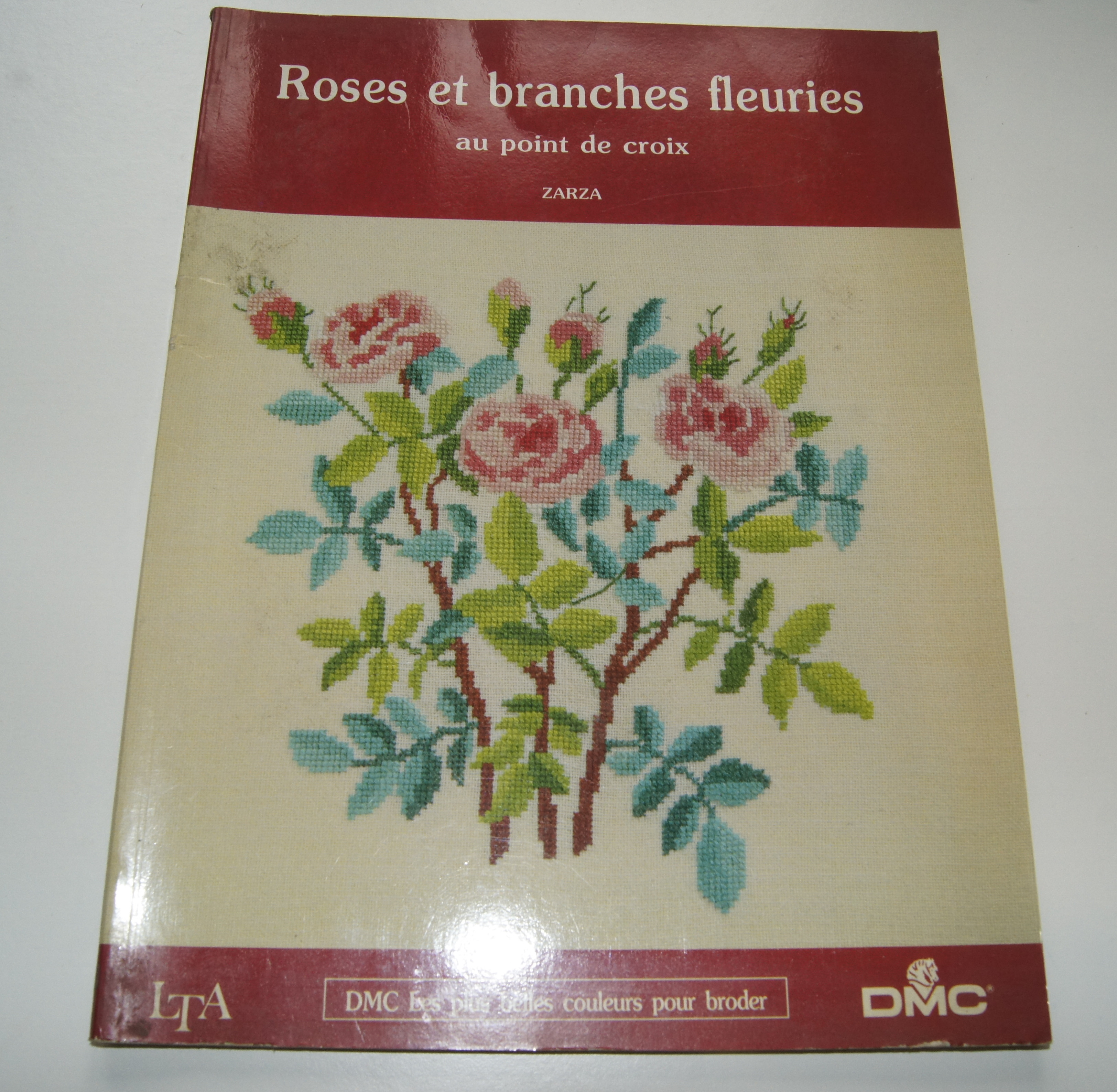 Roses et branches fleuries, au point de croix DMC