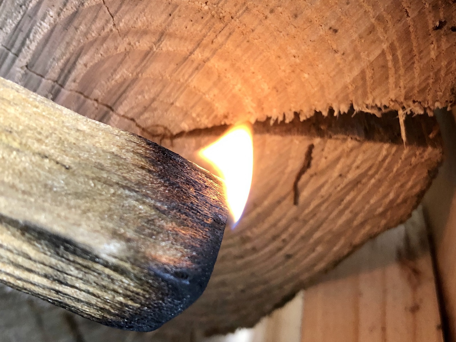 Räucherwissen - Kräuter und Holz direkt verglimmen