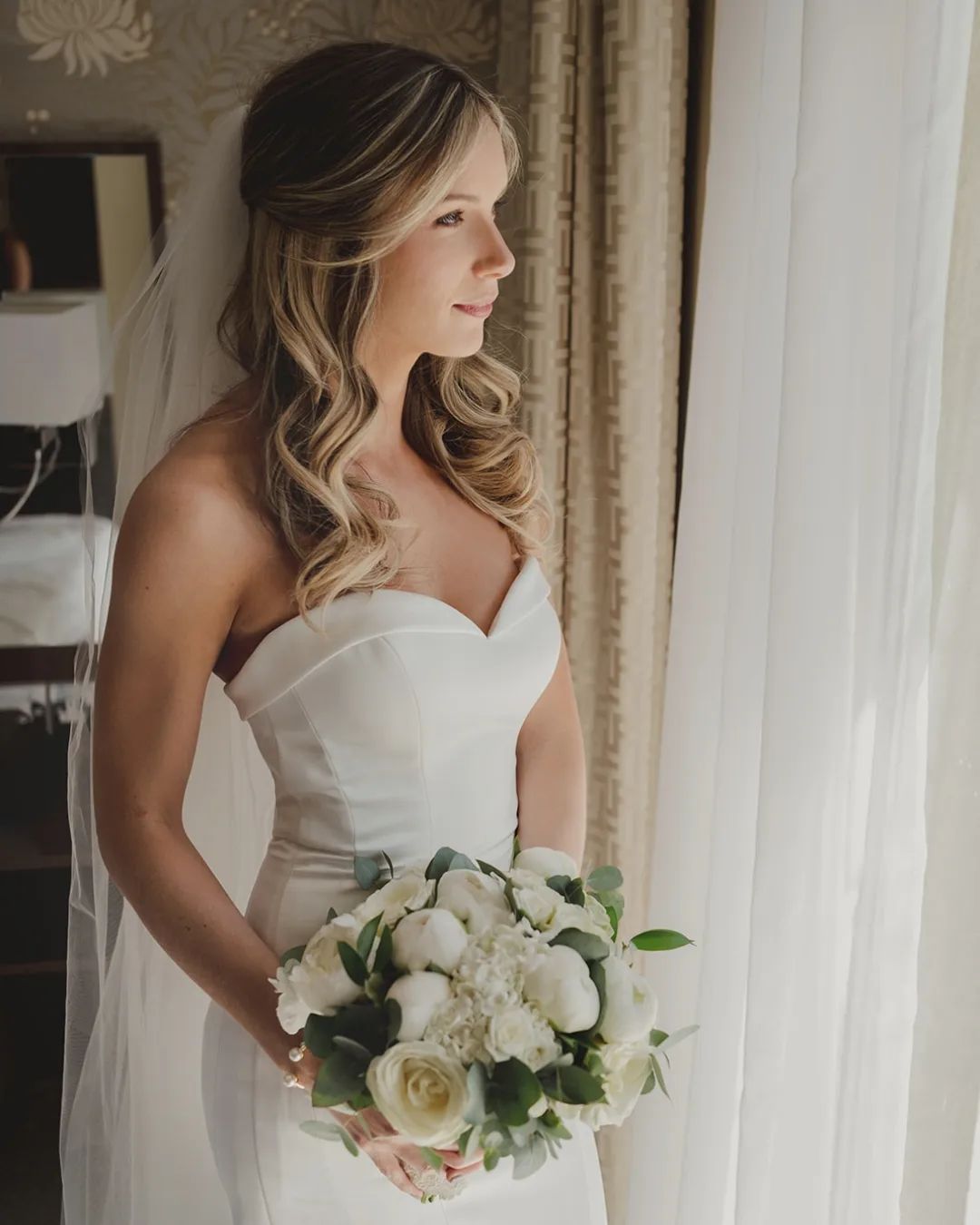 Luxe bridal makeup: Fresh & flawless enhancing brides natural stunning features  makeup