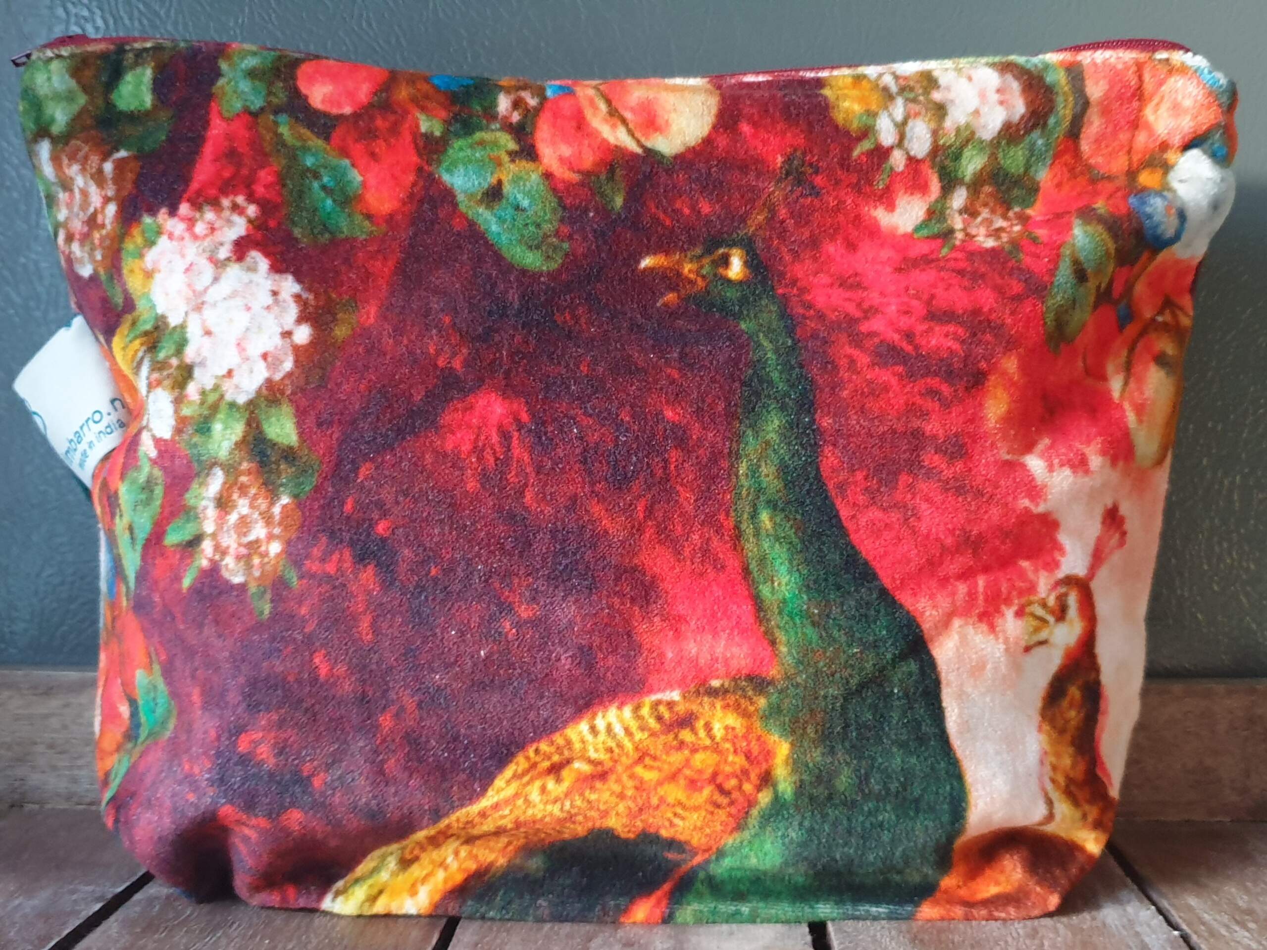 Pouch Beautiful Peacock red. Afgeprijsd van €16,50 voor €12,50.