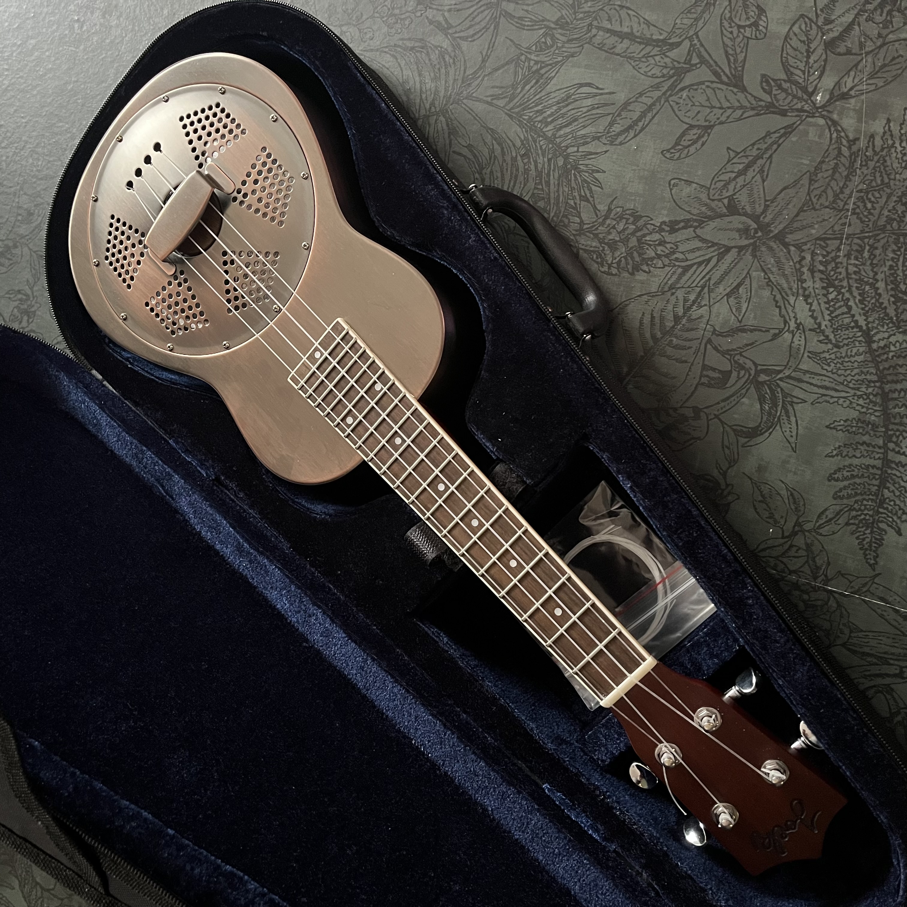 Resonator ukulele