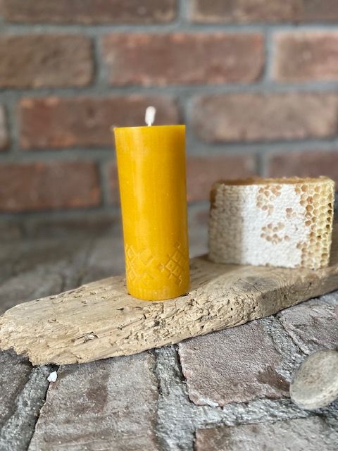 100% Beeswax Pillar Candle Busy Bee (2)