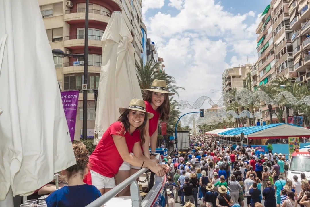 Geiten, paarden en vuur: De eigenaardige manieren waarop Spanje San Juan viert