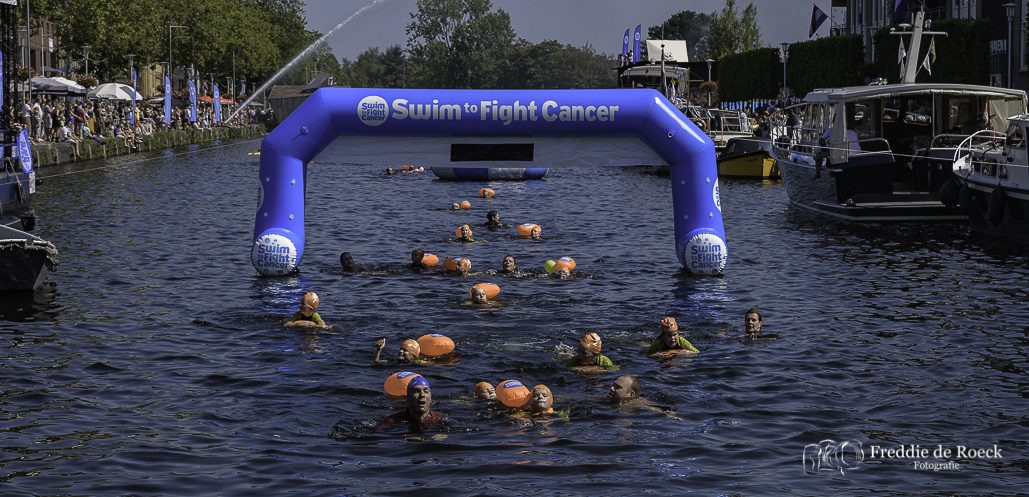 Swim to Fight Cancer 2019 in de Piushaven
