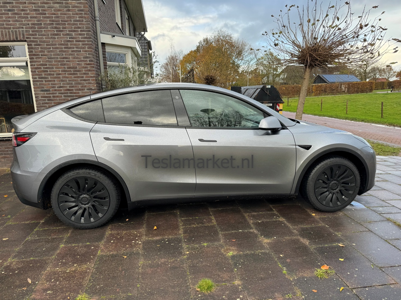 Tesla Model Y Uberturbine Cyclone Symmetrisch