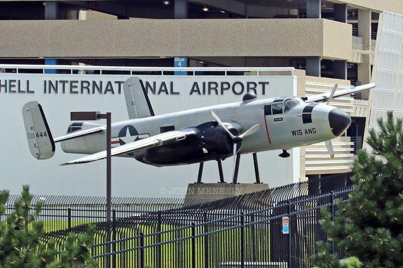 Jet In lands at Milwaukee  General Mitchell International/KMKE