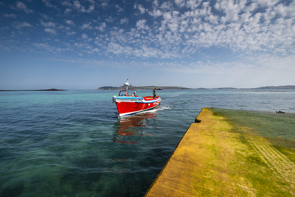 A Boatman's Association craft arrives to pick up passengers at Carn Near Quay. Stock Image ID: 2771