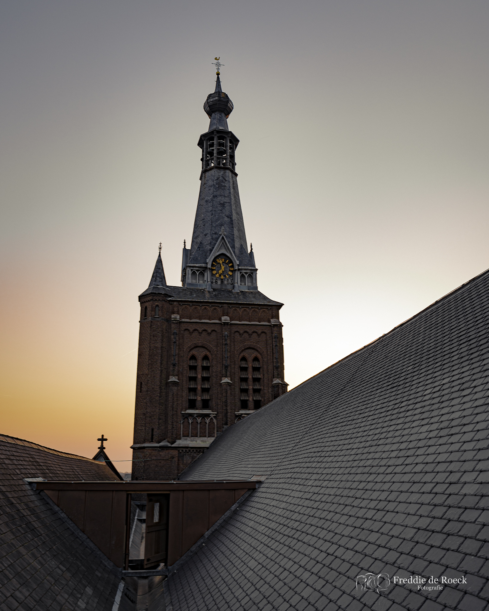 Heikese kerk _ Skyline van Tilburg  _  Foto _ Freddie de Roeck  _  26 maart 2022 _  -25jpg