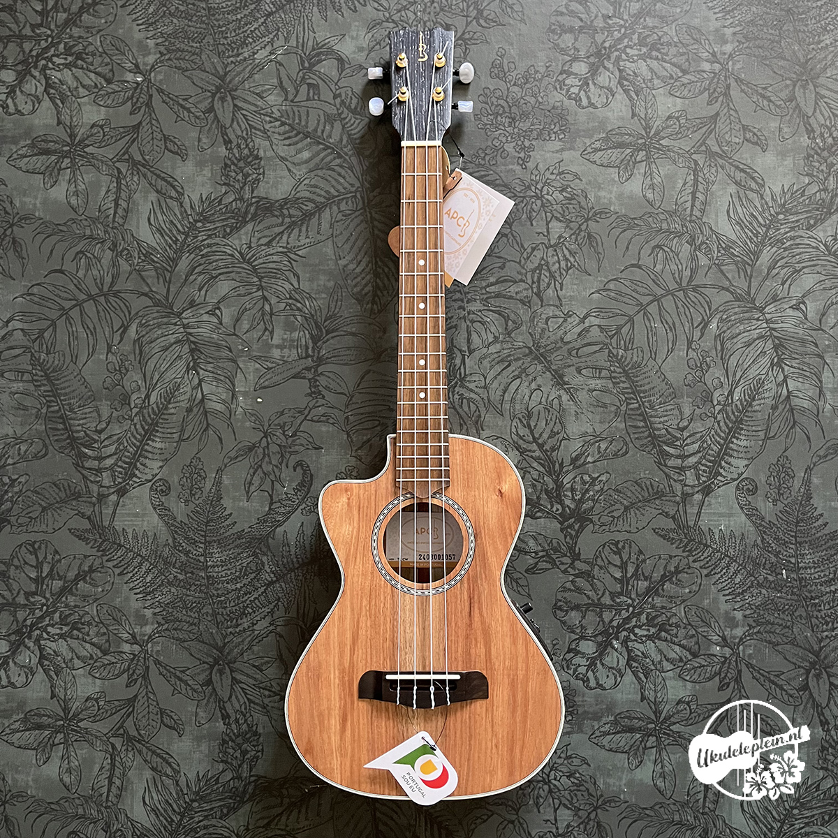 APC linkshandige tenor ukulele met pickup