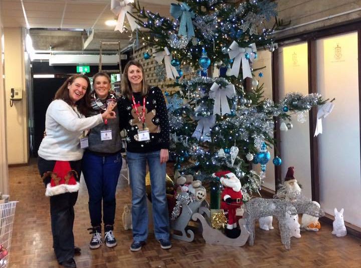 Pupils Delight at Christmas Tree Switch-on for PTA Fayre