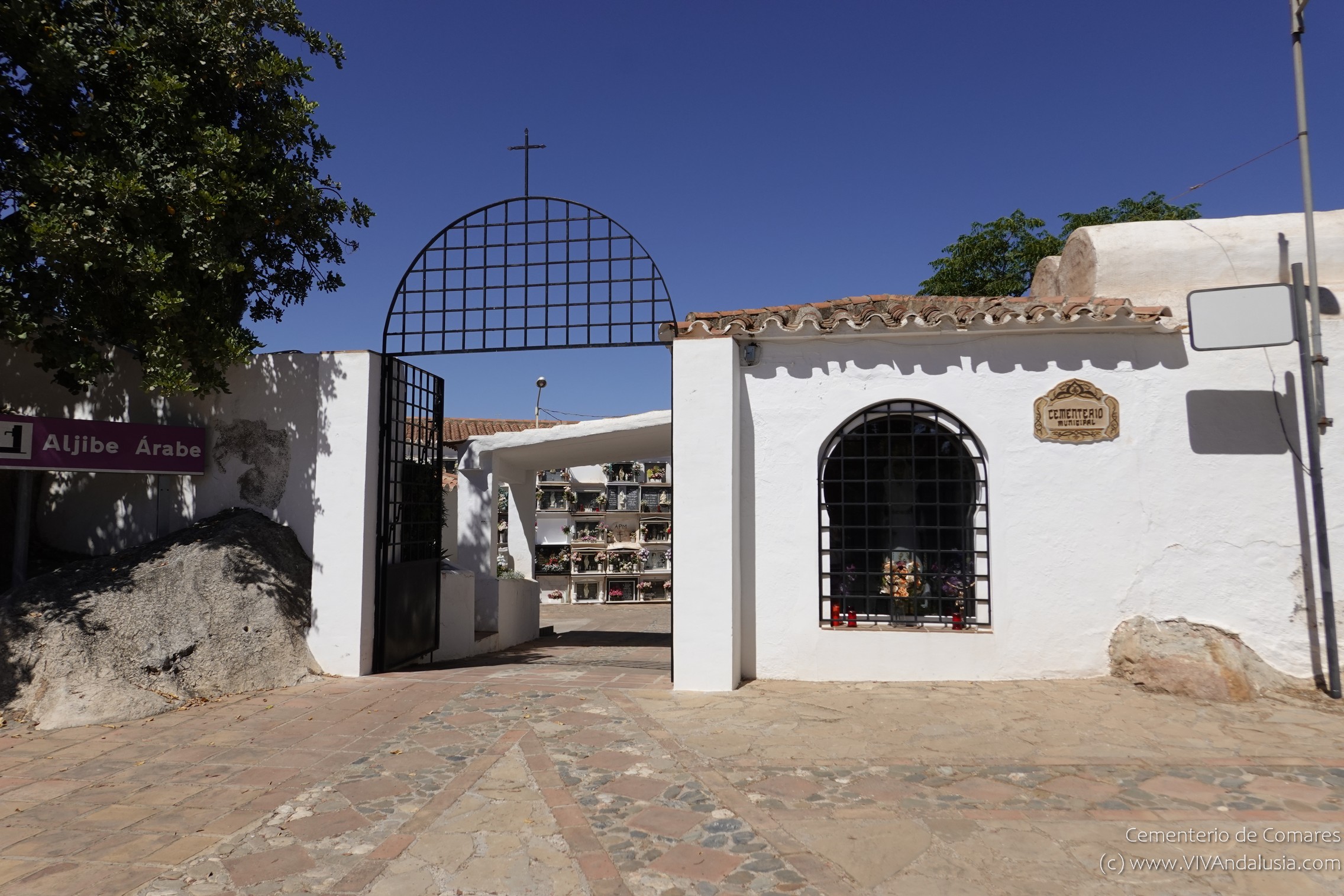 Comares Begraafplaats: Een Historische Juweel met Uitzicht op het Andalusische Landschap