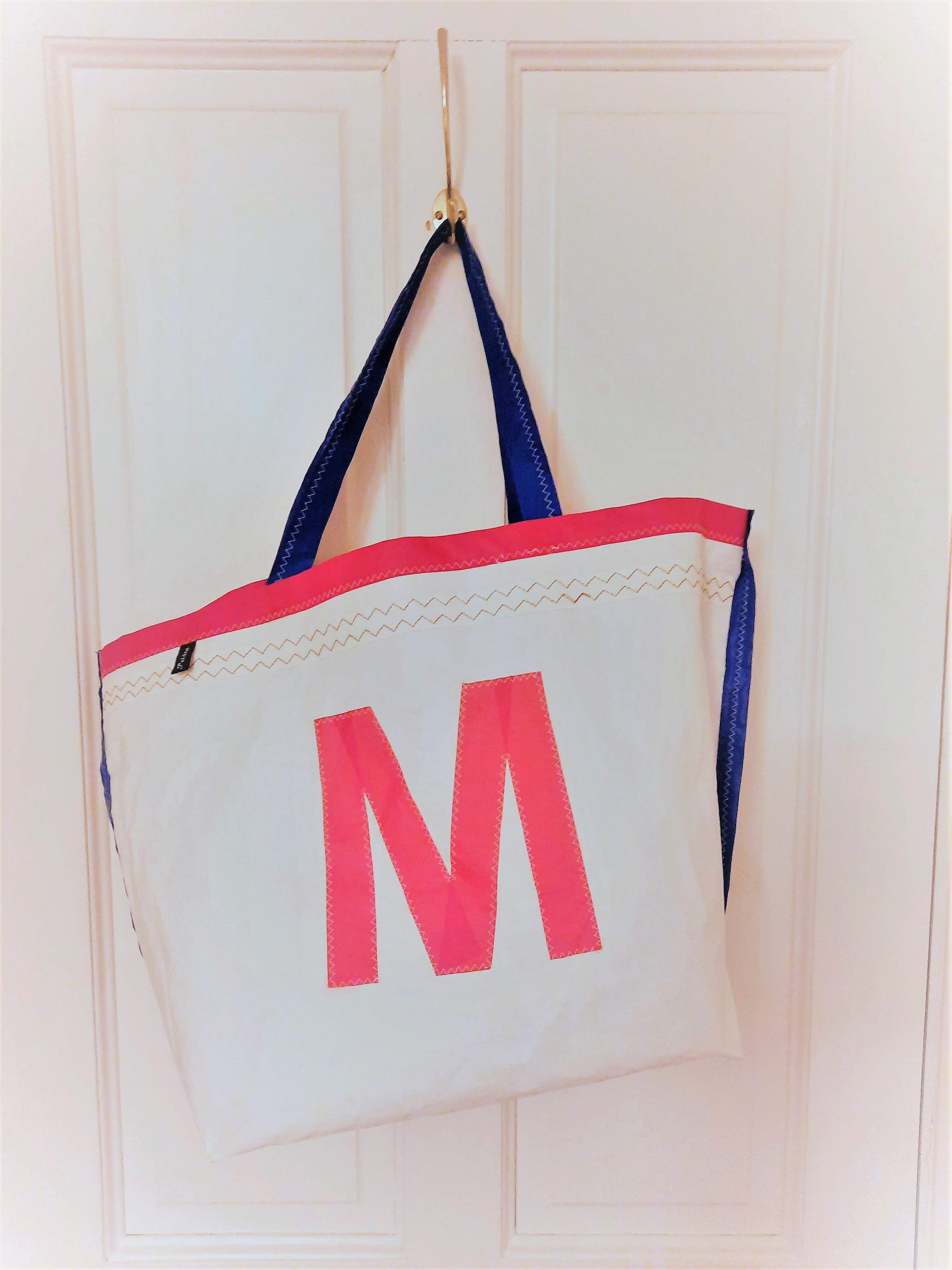 Example of a standard tote bag with an initial