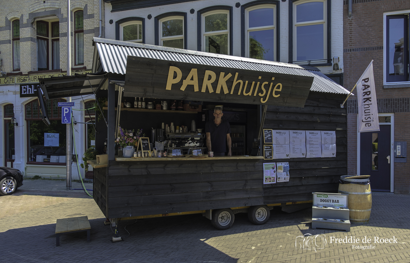 Straatbeeld: Wilhelminapark heeft een mobiele koffie en eettentje erbij gekregen